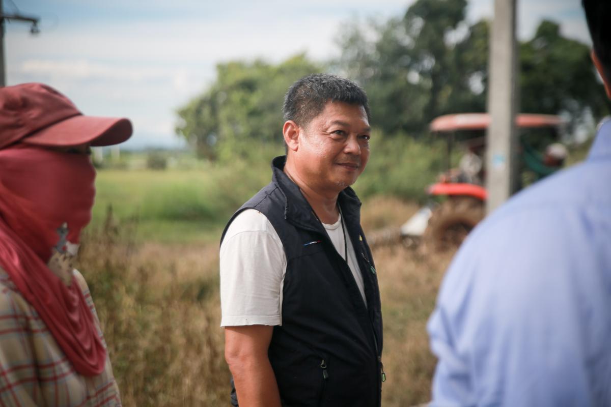 ว่าที่ ดร.ฑีฆะพล ทวีเกื้อกูลกิจ รองนายกองค์การบริหารส่วนจังหวัดตาก พร้อมด้วยคณะผู้บริหาร และเจ้าหน้าที่สำนักช่าง ลงพื้นที่ตรวจติดตามการแก้ปัญหาแม่น้ำวังล้นตลิ่ง กัดเซาะถนนขาด สายทางที่ ตก.ถ. 1-0014. บ้านวังไคร้ - บ้านสองแคว อำเภอสามเงา