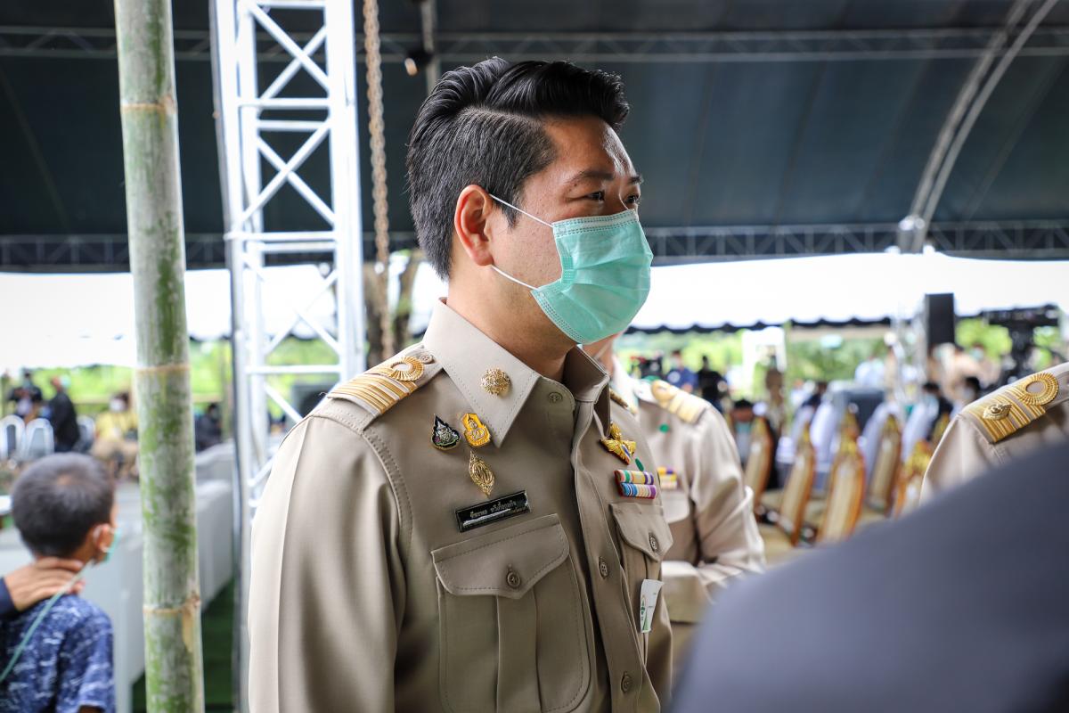 ายกองค์การบริหารส่วนจังหวัดตาก พร้อมด้วย ว่าที่ ดร.ฑีฆะพล ทวีเกื้อกูลกิจ รองนายกองค์การบริหารส่วนจังหวัดตาก ร่วมต้อนรับ พลเอกประวิตร วงษ์สุวรรณ รองนายกรัฐมนตรี และคณะ 