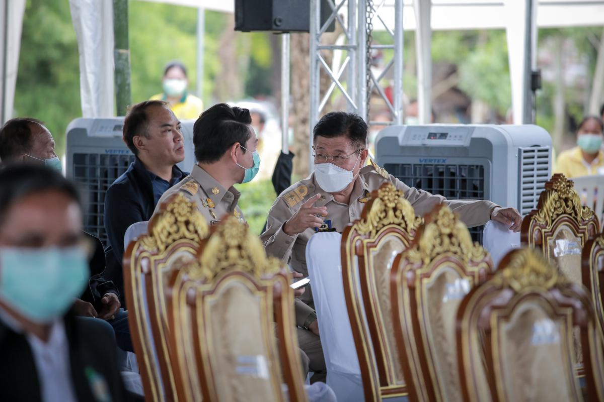ายกองค์การบริหารส่วนจังหวัดตาก พร้อมด้วย ว่าที่ ดร.ฑีฆะพล ทวีเกื้อกูลกิจ รองนายกองค์การบริหารส่วนจังหวัดตาก ร่วมต้อนรับ พลเอกประวิตร วงษ์สุวรรณ รองนายกรัฐมนตรี และคณะ 