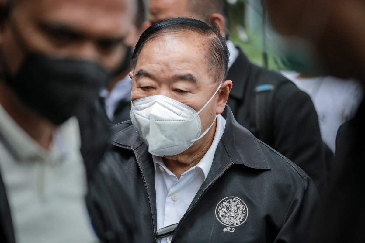 ายกองค์การบริหารส่วนจังหวัดตาก พร้อมด้วย ว่าที่ ดร.ฑีฆะพล ทวีเกื้อกูลกิจ รองนายกองค์การบริหารส่วนจังหวัดตาก ร่วมต้อนรับ พลเอกประวิตร วงษ์สุวรรณ รองนายกรัฐมนตรี และคณะ 