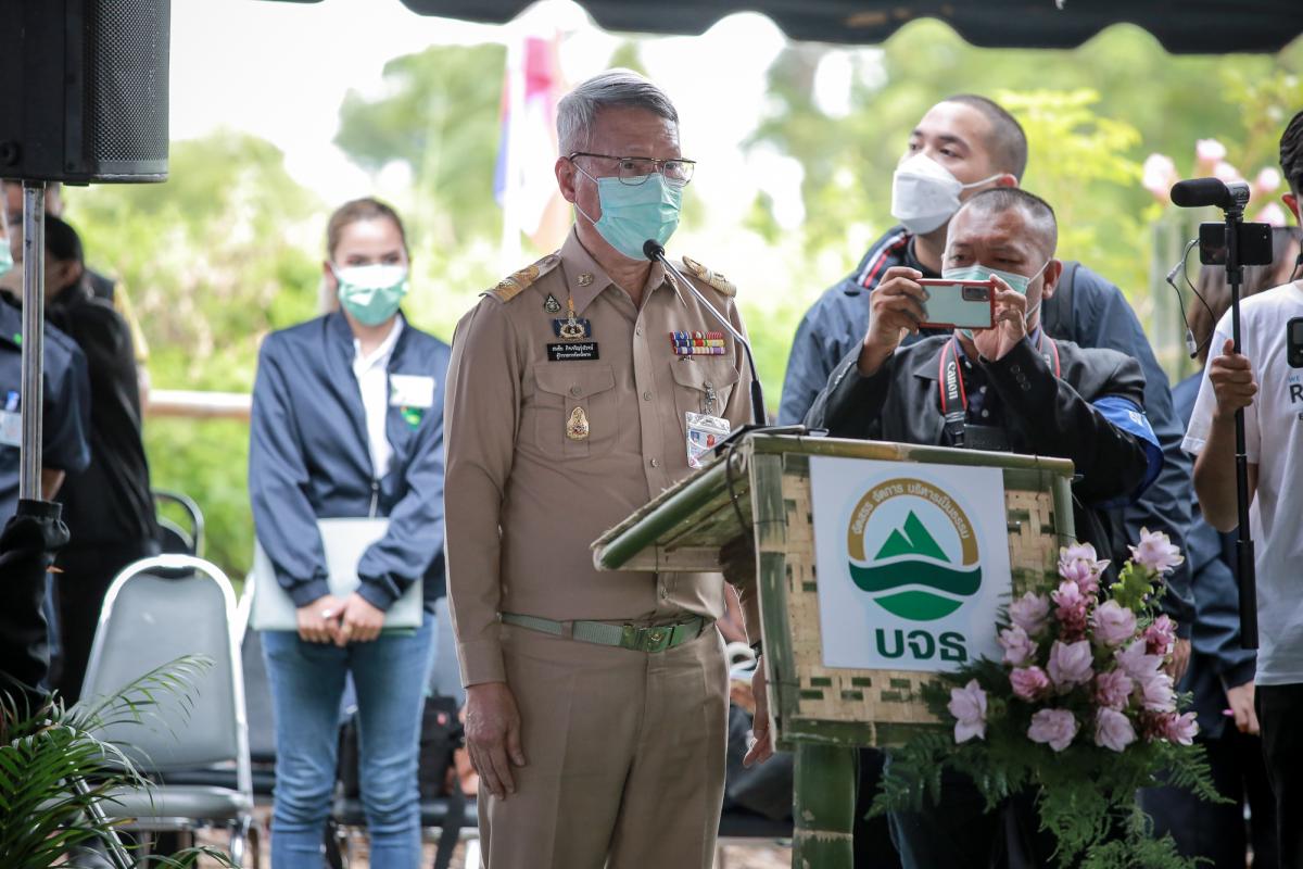 ายกองค์การบริหารส่วนจังหวัดตาก พร้อมด้วย ว่าที่ ดร.ฑีฆะพล ทวีเกื้อกูลกิจ รองนายกองค์การบริหารส่วนจังหวัดตาก ร่วมต้อนรับ พลเอกประวิตร วงษ์สุวรรณ รองนายกรัฐมนตรี และคณะ 