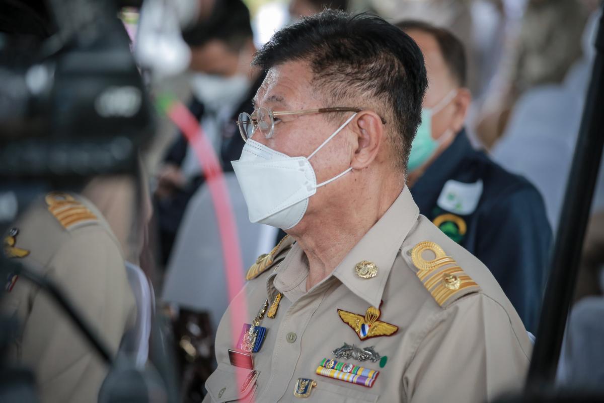 ายกองค์การบริหารส่วนจังหวัดตาก พร้อมด้วย ว่าที่ ดร.ฑีฆะพล ทวีเกื้อกูลกิจ รองนายกองค์การบริหารส่วนจังหวัดตาก ร่วมต้อนรับ พลเอกประวิตร วงษ์สุวรรณ รองนายกรัฐมนตรี และคณะ 