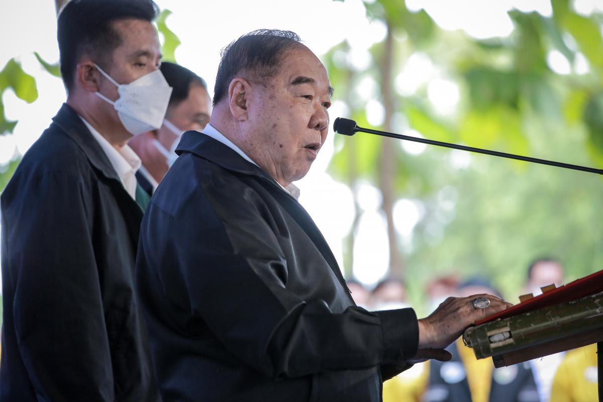 ายกองค์การบริหารส่วนจังหวัดตาก พร้อมด้วย ว่าที่ ดร.ฑีฆะพล ทวีเกื้อกูลกิจ รองนายกองค์การบริหารส่วนจังหวัดตาก ร่วมต้อนรับ พลเอกประวิตร วงษ์สุวรรณ รองนายกรัฐมนตรี และคณะ 