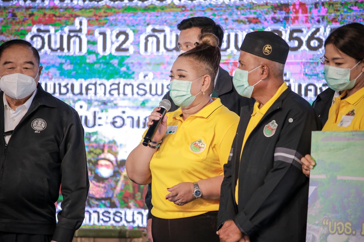 ายกองค์การบริหารส่วนจังหวัดตาก พร้อมด้วย ว่าที่ ดร.ฑีฆะพล ทวีเกื้อกูลกิจ รองนายกองค์การบริหารส่วนจังหวัดตาก ร่วมต้อนรับ พลเอกประวิตร วงษ์สุวรรณ รองนายกรัฐมนตรี และคณะ 