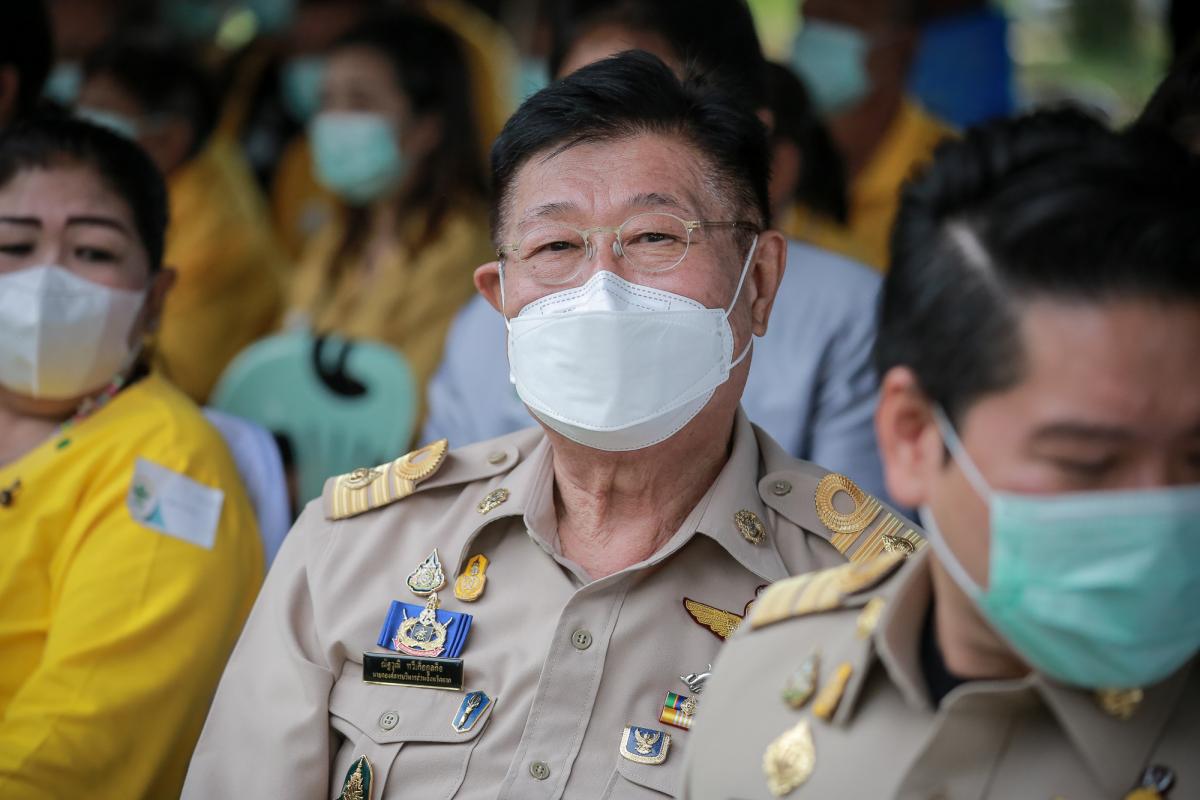 ายกองค์การบริหารส่วนจังหวัดตาก พร้อมด้วย ว่าที่ ดร.ฑีฆะพล ทวีเกื้อกูลกิจ รองนายกองค์การบริหารส่วนจังหวัดตาก ร่วมต้อนรับ พลเอกประวิตร วงษ์สุวรรณ รองนายกรัฐมนตรี และคณะ 