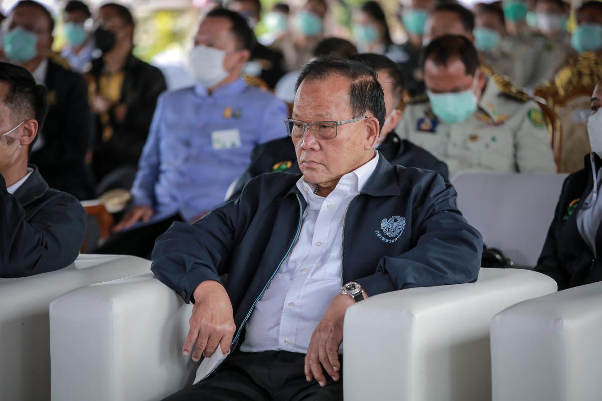 ายกองค์การบริหารส่วนจังหวัดตาก พร้อมด้วย ว่าที่ ดร.ฑีฆะพล ทวีเกื้อกูลกิจ รองนายกองค์การบริหารส่วนจังหวัดตาก ร่วมต้อนรับ พลเอกประวิตร วงษ์สุวรรณ รองนายกรัฐมนตรี และคณะ 