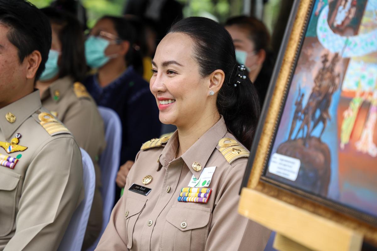 ายกองค์การบริหารส่วนจังหวัดตาก พร้อมด้วย ว่าที่ ดร.ฑีฆะพล ทวีเกื้อกูลกิจ รองนายกองค์การบริหารส่วนจังหวัดตาก ร่วมต้อนรับ พลเอกประวิตร วงษ์สุวรรณ รองนายกรัฐมนตรี และคณะ 