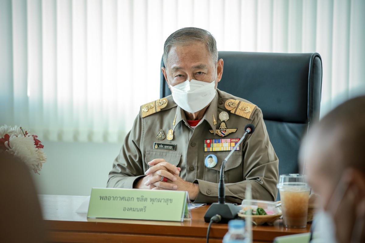 ร่วมต้อนรับ พลอากาศเอก ชลิต พุกผาสุก องคมนตรี ลงพื้นที่ตรวจติดตามความก้าวหน้าการก่อสร้างศูนย์ปฏิบัติการฝนหลวงภาคเหนือ