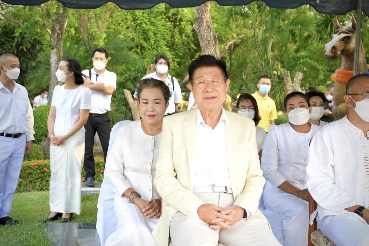ายกองค์การบริหารส่วนจังหวัดตาก พร้อมด้วยนางสาวเปรมกมล ธีโรภาส ปลัดองค์การบริหารส่วนจังหวัดตาก ร่วมพิธีวันคล้ายวันพระราชสมภพและสรงน้ำสมเด็จพระเจ้าตากสินมหาราช ประจำปี 2566