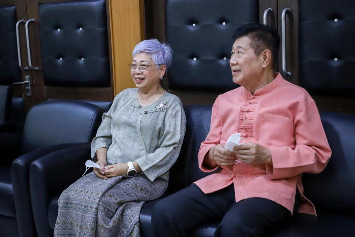 องค์การบริหารส่วนจังหวัดตากจัดพิธีรดน้ำดำหัวและขอพร เนื่องในโอกาสประเพณีวันสงกรานต์ ประจำปี 2566 
