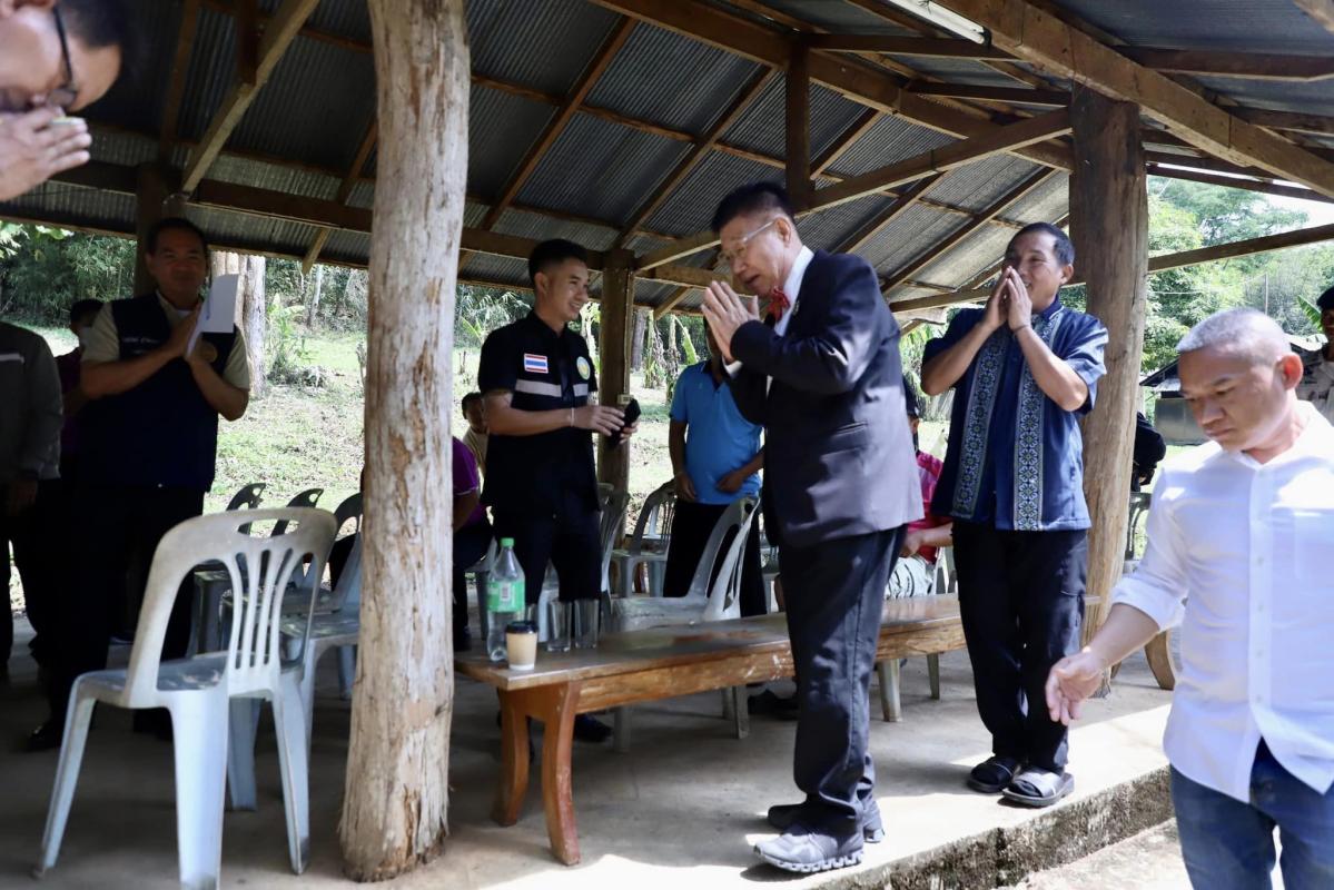 ร่วมลงนามบันทึกข้อตกลง ( MOU ) เรื่องการขอระบบไฟฟ้าณ บ้านแม่กลองน้อย - บ้านแม่กลองใหญ่ ตำบล มอโกร อำเภอ อุ้มผาง จังหวัดตาก