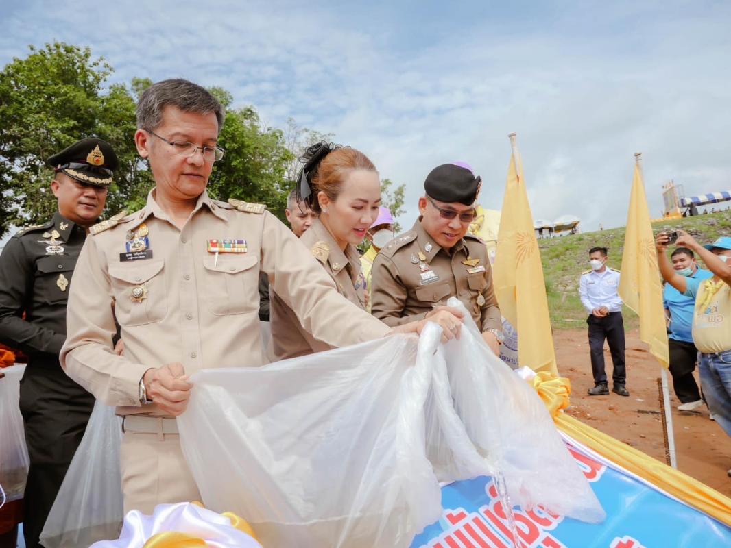 เลขานุการนายกองค์การบริหารส่วนจังหวัดตาก เข้าร่วมกิจกรรมปล่อยพันธุ์สัตว์น้ำและปลูกต้นไม้ เนื่องในโอกาสวันเฉลิมพระชนมพรรษาพระบาทสมเด็จพระเจ้าอยู่หัว ประจำปี พ.ศ.2566