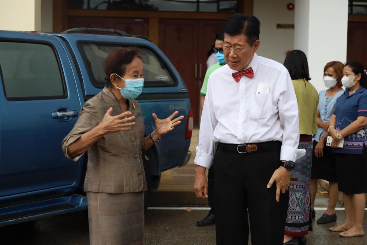 นายกองค์การบริหารส่วนจังหวัดตาก มอบรถยนต์ส่วนกลางให้กับทางโรงพยาบาลส่งเสริมสุขภาพส่วนตำบลบ้านแม่เชียงราย ยืมใช้ 