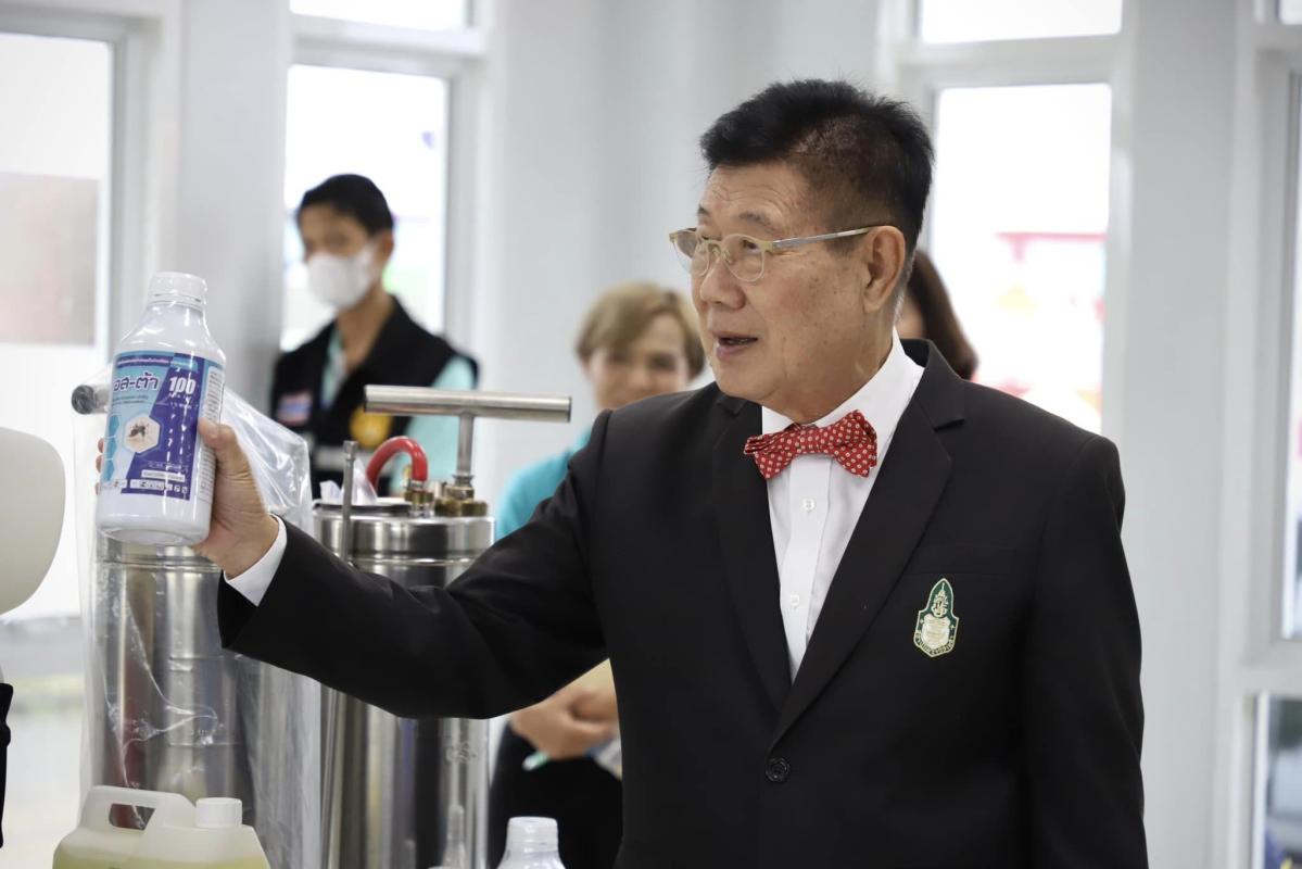 ายกองค์การบริหารส่วนจังหวัดตาก เป็นประธานในพิธีส่งมอบครุภัณฑ์วิทยาศาสตร์ เพื่อใช้ควบคุมป้องกันโรคระบาดในพื้นที่ให้กับสถานีอนามัยเฉลิมพระเกียรติ 60 พรรษา นวมินทราชินี ( สอน.) และโรงพยาบาลส่งเสริมสุขภาพส่วนตำบล ( รพ.สต.) 