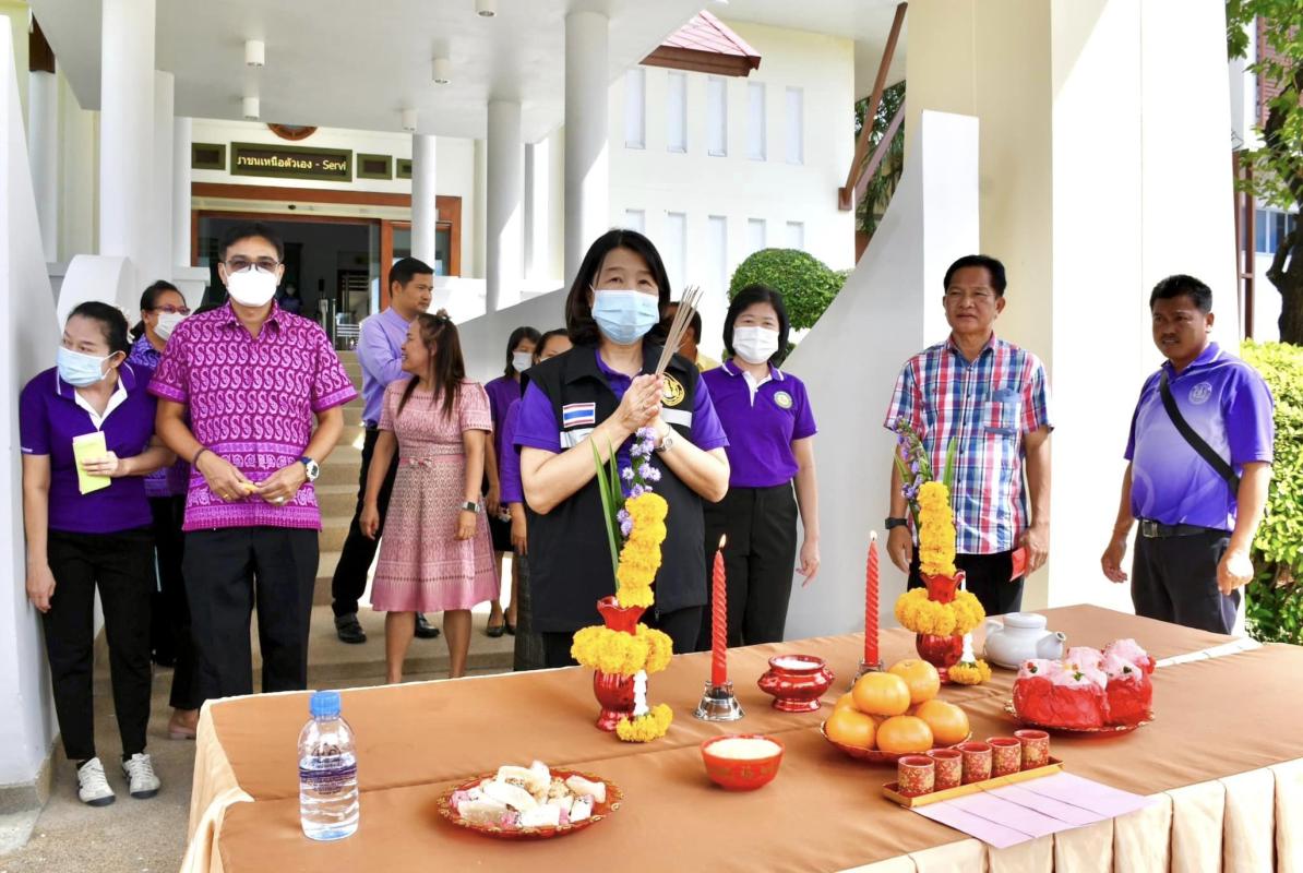 คณะผู้บริหาร สมาชิกสภาองค์การบริหารส่วนจังหวัดตาก หัวหน้าส่วนราชการ พนักงานจ้าง สังกัดองค์การบริหารส่วนจังหวัดตาก ร่วมต้อนรับคณะจากศาลเจ้าปุงเถ่ากง ในกิจกรรมประเพณีงานแห่เจ้า งานงิ้วประจำปี 2566