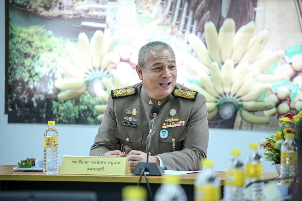 นายกองค์การบริหารส่วนจังหวัดตาก ร่วมให้การต้อนรับ พลเรือเอก พงษ์เทพ หนูเทพ องคมนตรีพร้อมด้วยคณะ และร่วมประชุม รับฟังการบรรยายสรุปสถานการณ์อุทกภัยในพื้นที่อำเภอสามเงา