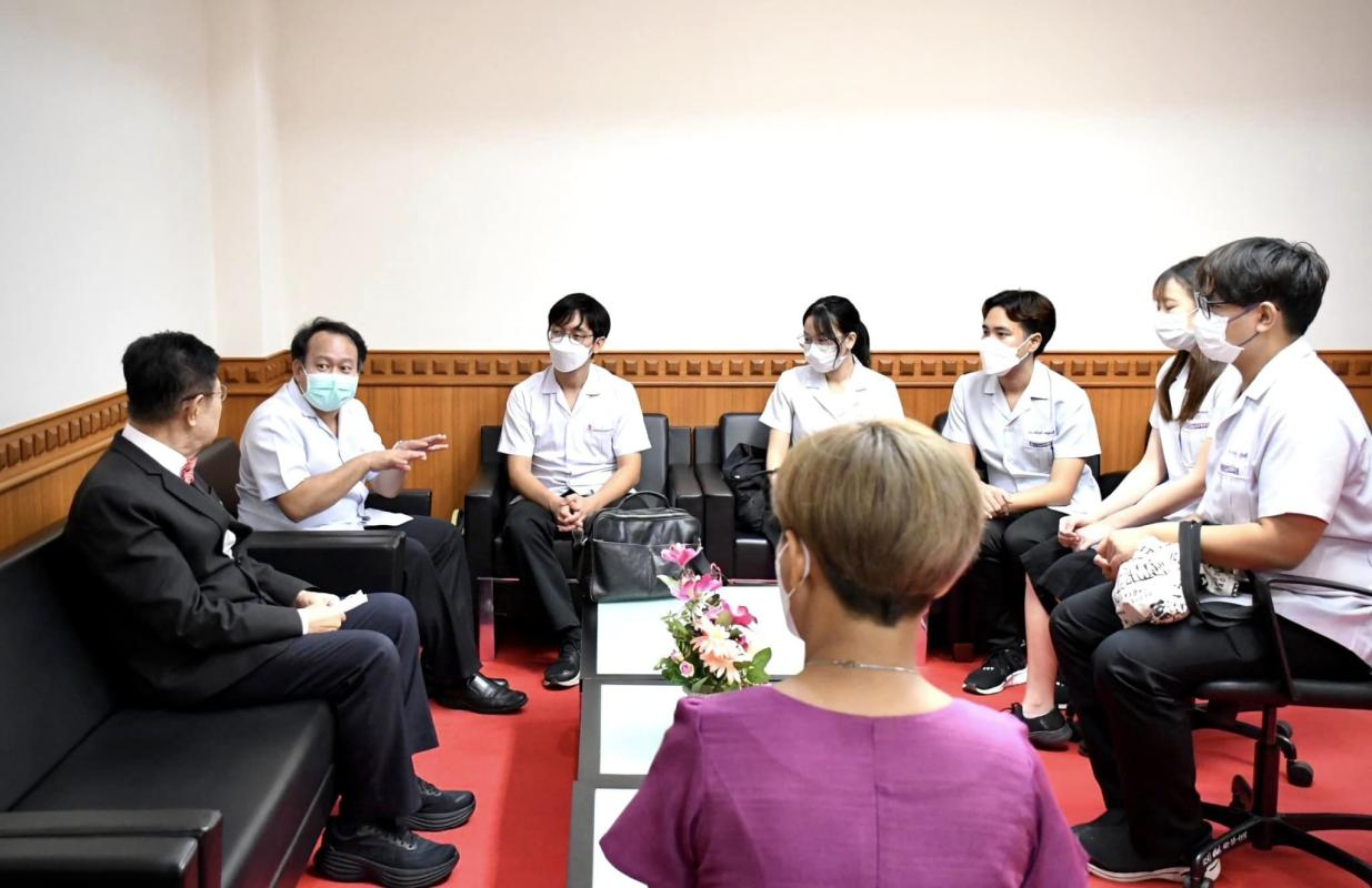 นักศึกษาทันตแพทย์ จำนวน 5 คน เข้ารายงานตัวและรับมอบนโยบายจาก นายณัฐวุฒิ ทวีเกื้อกูลกิจ นายกองค์การบริหารส่วนจังหวัดตาก