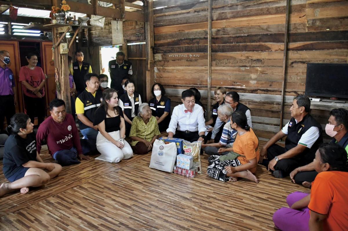 นายกองค์การบริหารส่วนจังหวัดตาก ลงพื้นที่มอบบ้านให้แก่ผู้พิการ ผู้สูงอายุ ตามโครงการปรับปรุงบ้านให้แก่ผู้พิการ ผู้สูงอายุ ในเขตตำบลวังประจบ ประจำปีงบประมาณ พ.ศ.2566