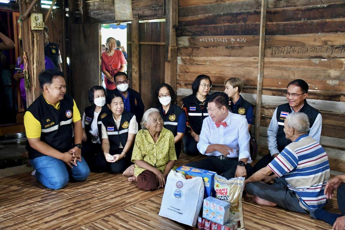 นายกองค์การบริหารส่วนจังหวัดตาก ลงพื้นที่มอบบ้านให้แก่ผู้พิการ ผู้สูงอายุ ตามโครงการปรับปรุงบ้านให้แก่ผู้พิการ ผู้สูงอายุ ในเขตตำบลวังประจบ ประจำปีงบประมาณ พ.ศ.2566