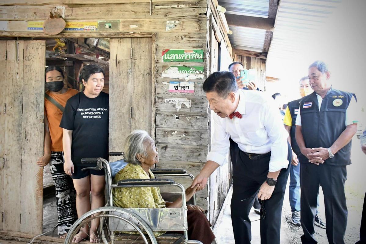 นายกองค์การบริหารส่วนจังหวัดตาก ลงพื้นที่มอบบ้านให้แก่ผู้พิการ ผู้สูงอายุ ตามโครงการปรับปรุงบ้านให้แก่ผู้พิการ ผู้สูงอายุ ในเขตตำบลวังประจบ ประจำปีงบประมาณ พ.ศ.2566