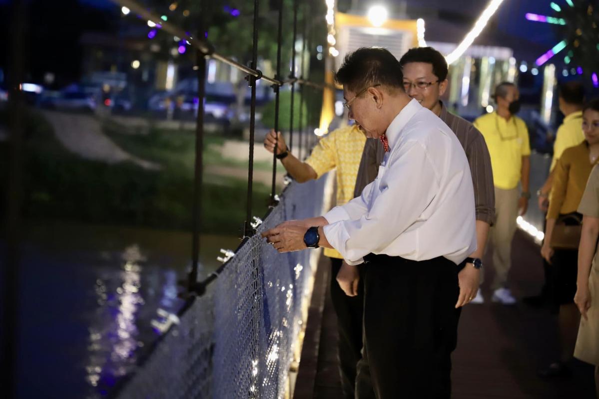 นายกองค์การบริหารส่วนจังหวัดตาก พร้อมด้วยคณะผู้บริหาร และเจ้าหน้าที่ ติดตามการดำเนินการปรับปรุงซ่อมแซมสะพานสมโภชน์กรุงรัตน โกสินทร์ 200 ปี (สะพานแขวน)