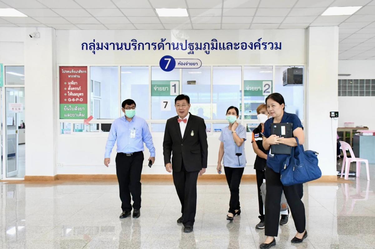 นายกองค์การบริหารส่วนจังหวัดตาก เข้าเยี่ยมชมห้องปฏิบัติการ(ห้องLab)ศูนย์ SMRU (Shoklo Malaria Research Unit) ชั้น2 ตึกปฐมภูมิโรงพยาบาลแม่ระมาดและมูลนิธิเดอะบอร์เดอร์แลนด์เฮลท์ (The Borderland Health Foundation) 