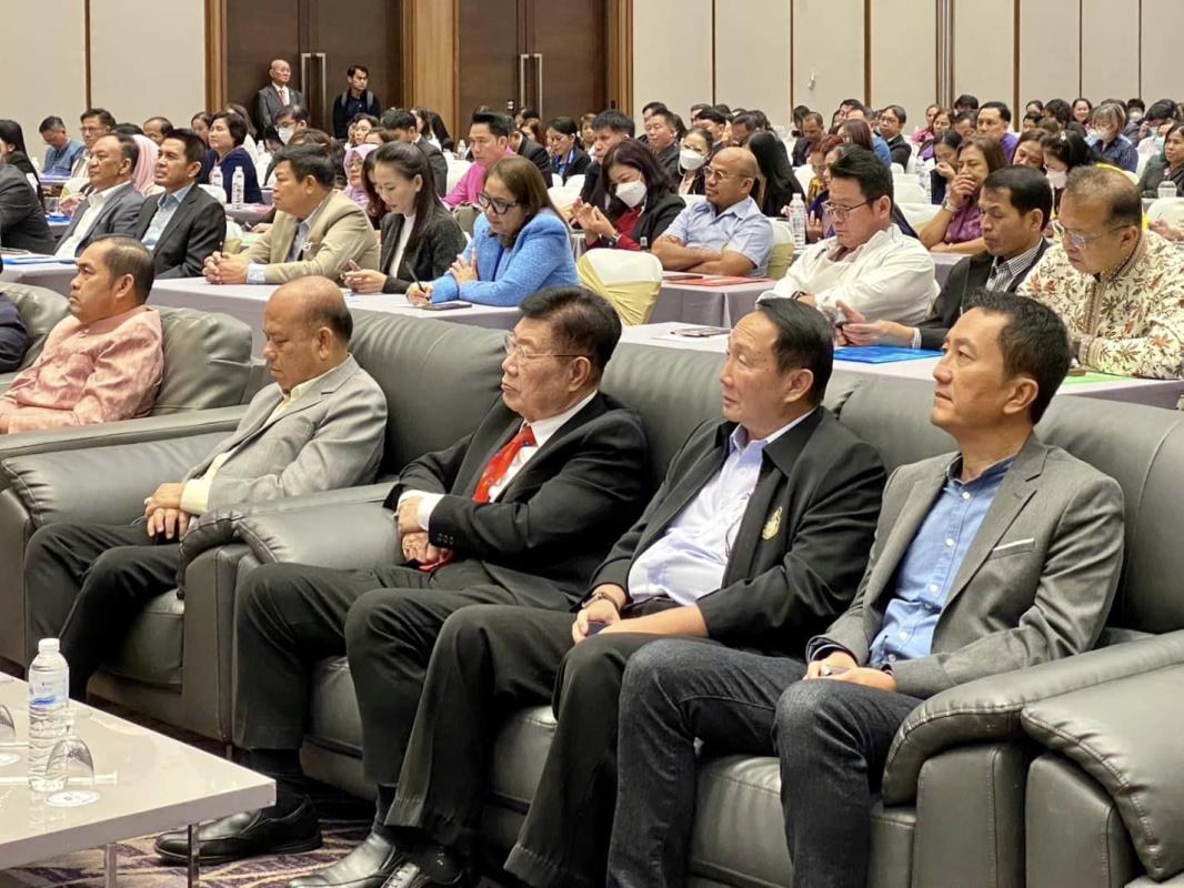 นายกองค์การบริหารส่วนจังหวัดตาก เข้าร่วมพิธีเปิดโครงการอบรมสัมมนาวิชาการ เรื่อง "หนึ่งปีกับการถ่ายโอน สอน.และรพ.สต.สู่ อบจ." 