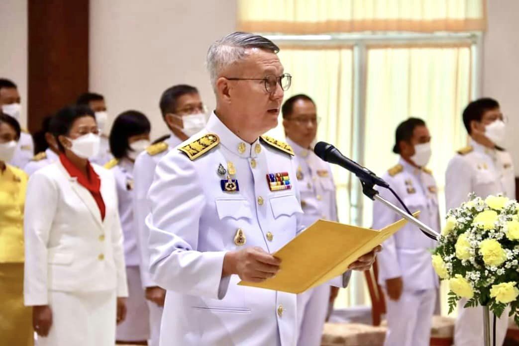 รองปลัดองค์การบริหารส่วนจังหวัดตาก เข้าร่วมพิธีวางพานพุ่มดอกไม้สดถวายราชสักการะ น้อมรำลึกในพระมหากรุณาธิคุณ พระบาทสมเด็จพระบรมชนกาธิเบศร มหาภูมิพลอดุลยเดชมหาราช บรมนาถบพิตร เนื่องในวันพระบิดาแห่งฝนหลวง  
