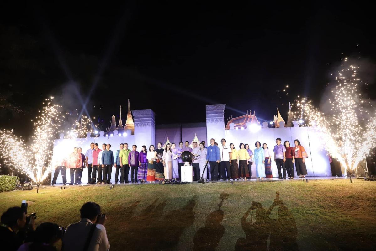 รองนายกองค์การบริหารส่วนจังหวัดตาก กล่าวรายงานวัตถุประสงค์ของการจัดงานตากสินมหาราชานุสรณ์