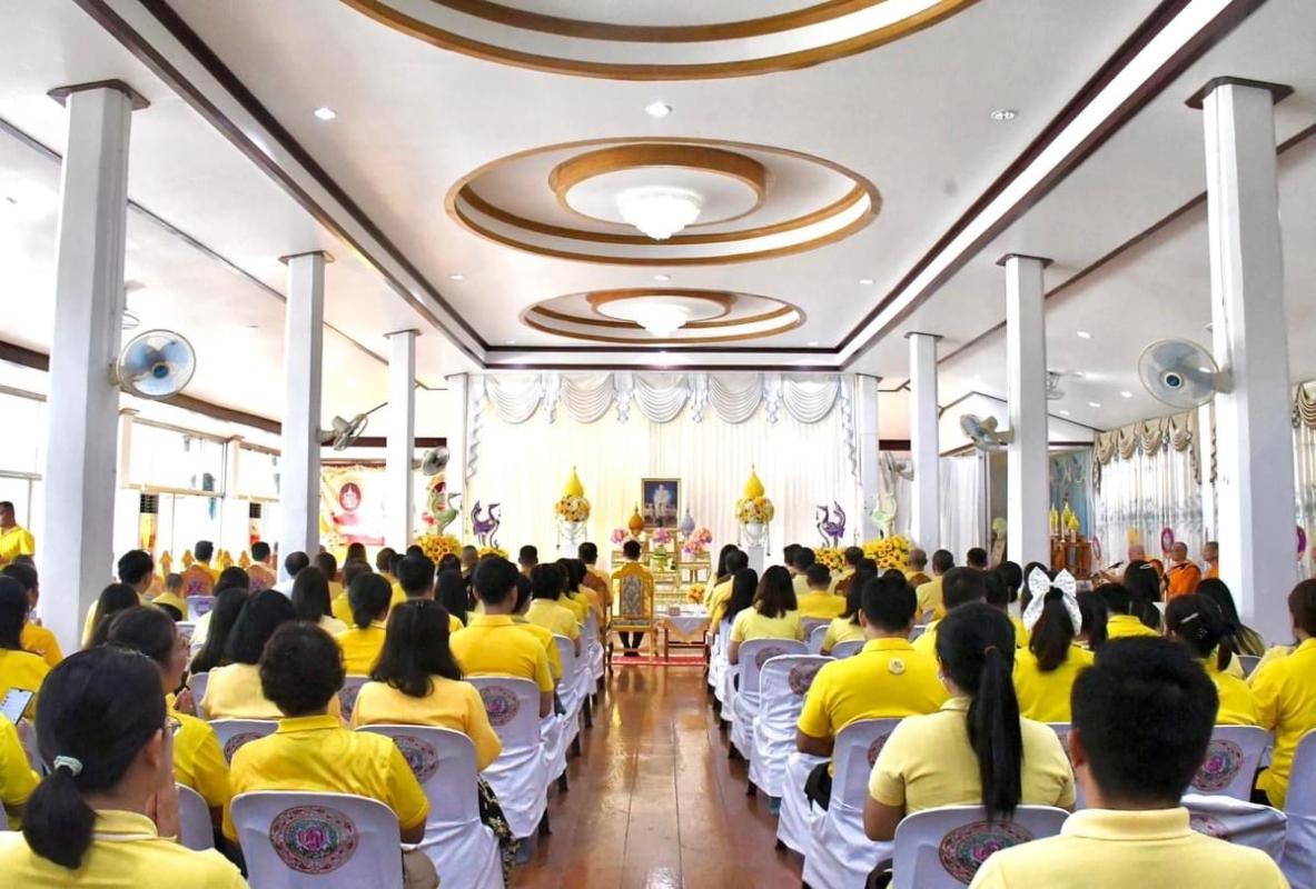 หัวหน้าส่วนราชการในสังกัด อบจ.ตาก เข้าร่วมพิธีเจริญพระพุทธมนต์ เฉลิมพระเกียรติถวายพระพระชัยมงคลแด่พระบาทสมเด็จพระเจ้าอยู่หัว