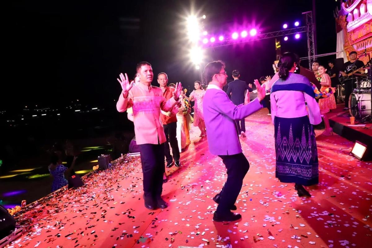 อบจ.ตาก ร่วมพิธีอวยพรเนื่องในโอกาสวันขึ้นปีใหม่ พ.ศ.2568 “TAK COUNTDOWN 2025” 