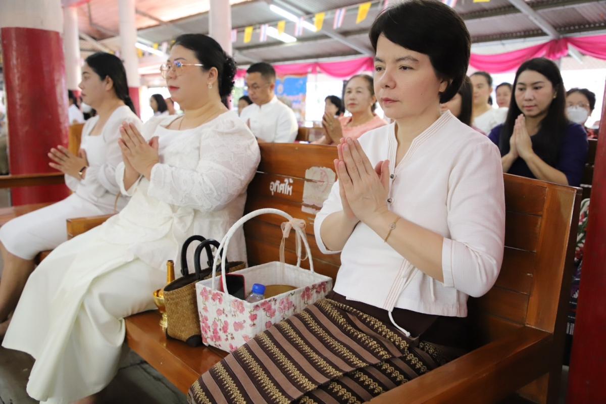องค์การบริหารส่วนจังหวัดตาก ร่วมทำบุญตักบาตร