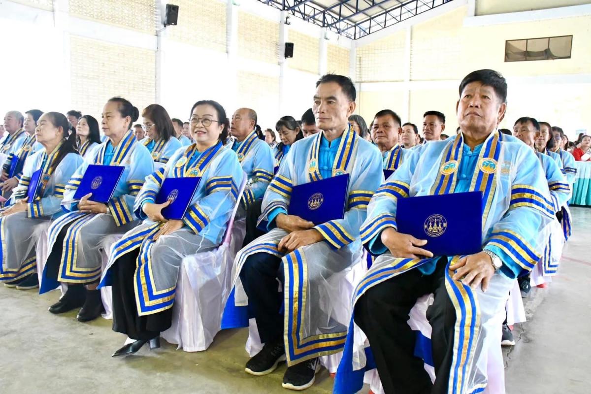 นายก อบจ.ตาก เป็นประธานในพิธี "มอบประกาศนียบัตร" ให้แก่ผู้เข้าร่วมโครงการส่งเสริมและพัฒนาคุณภาพชีวิตผู้สูงอายุ ประจำปี 2568