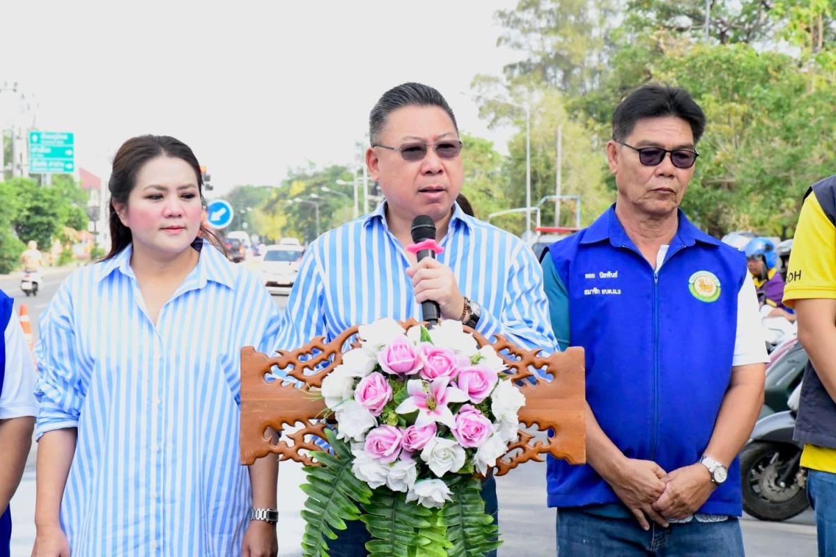 นายก อบจ.ตาก ร่วมกิจกรรมตั้งจุดร่วมบริการประชาชนช่วงเทศกาลสงกรานต์ ต.ป่ามะม่วง