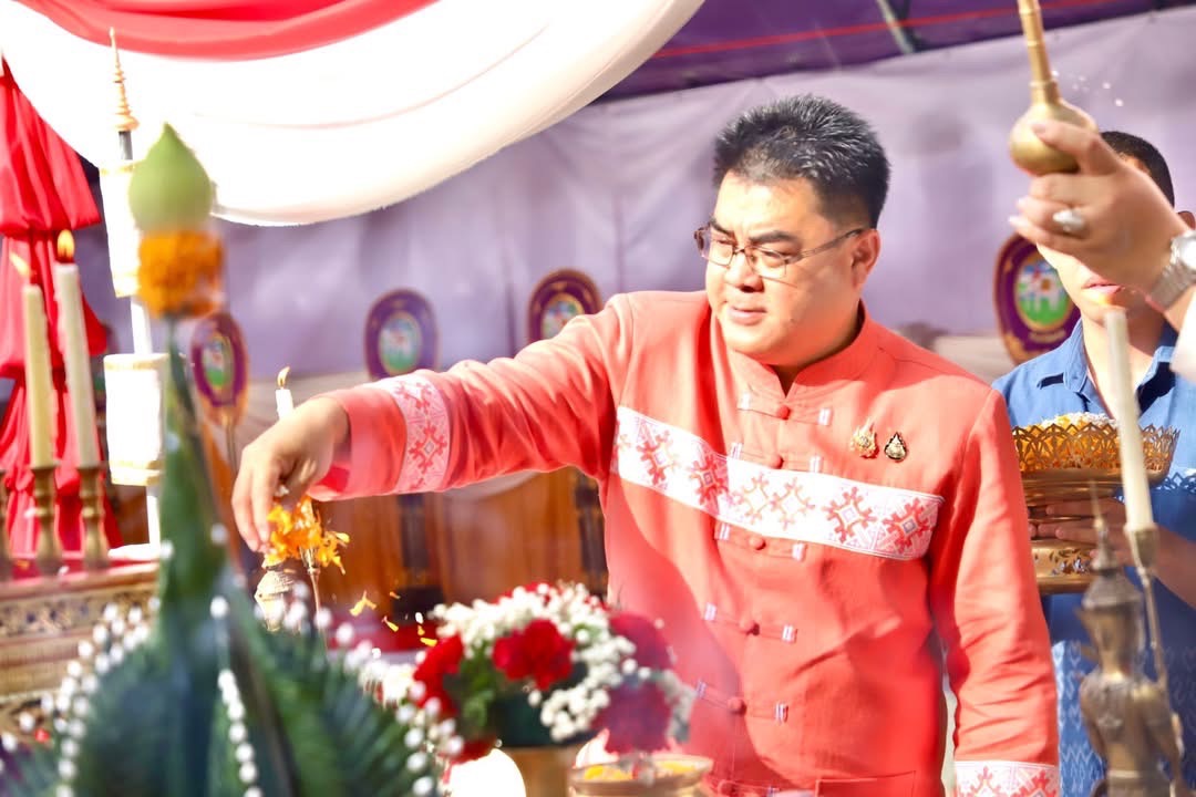 อบจ.ตาก ร่วมพิธีสรงน้ำพระบรมราชานุสาวรีย์สมเด็จพระเจ้าตากสินมหาราช 