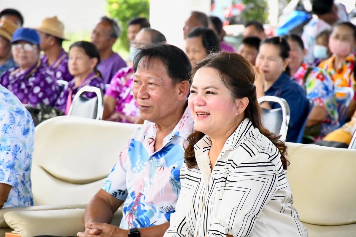 นายก อบจ.ตาก ร่วมโครงการงานประเพณีท้องถิ่นรดน้ำดำหัวผู้สูงอายุ ต.ตลุกกลางทุ่ง อ.เมืองตาก จ.ตาก