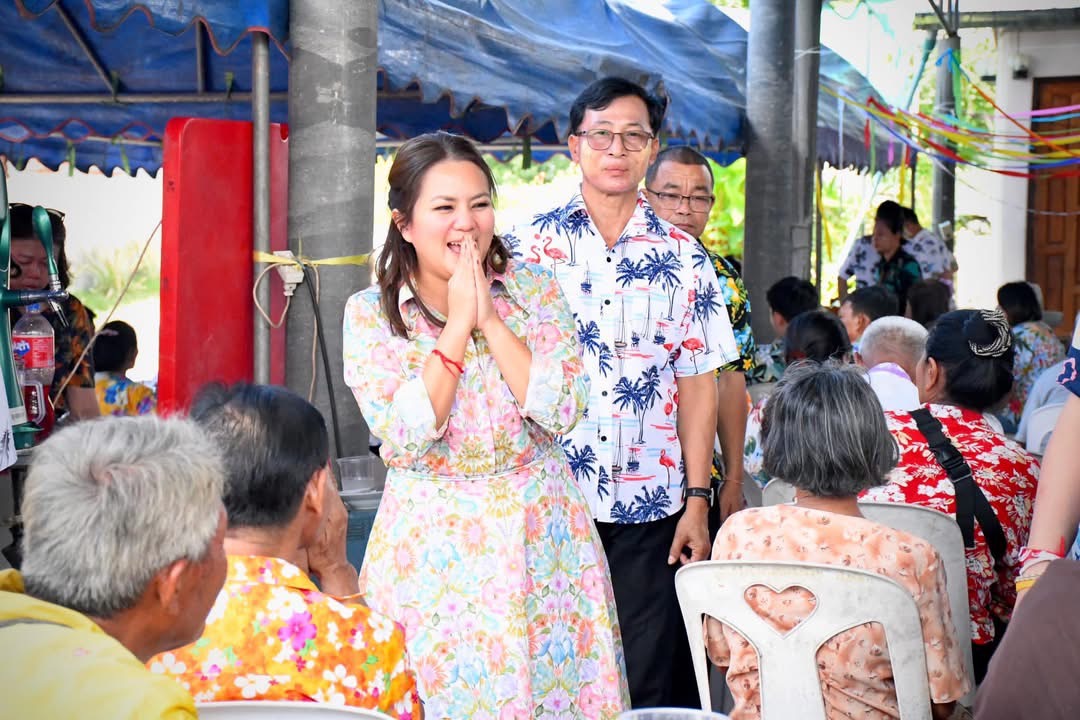  นายก อบจ.ตาก ร่วมกิจกรรมสืบสานประเพณีงานรดน้ำดำหัวผู้สูงอายุ ต.ตากออก และ ต.แม่สลิด อ.บ้านตาก จ.ตาก