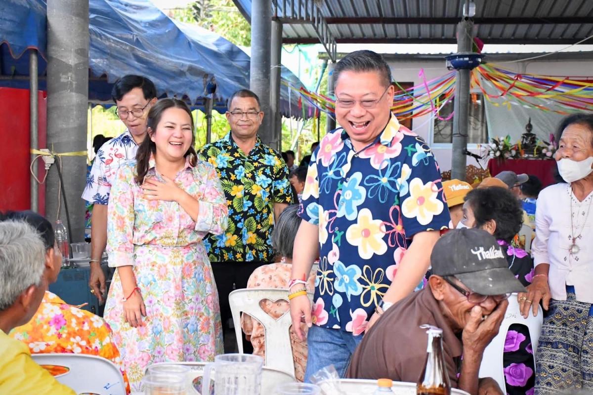  นายก อบจ.ตาก ร่วมกิจกรรมสืบสานประเพณีงานรดน้ำดำหัวผู้สูงอายุ ต.ตากออก และ ต.แม่สลิด อ.บ้านตาก จ.ตาก
