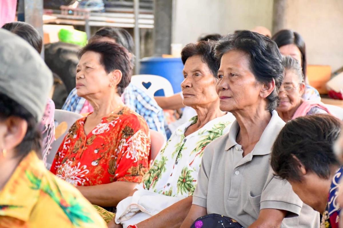  นายก อบจ.ตาก ร่วมกิจกรรมสืบสานประเพณีงานรดน้ำดำหัวผู้สูงอายุ ต.ตากออก และ ต.แม่สลิด อ.บ้านตาก จ.ตาก