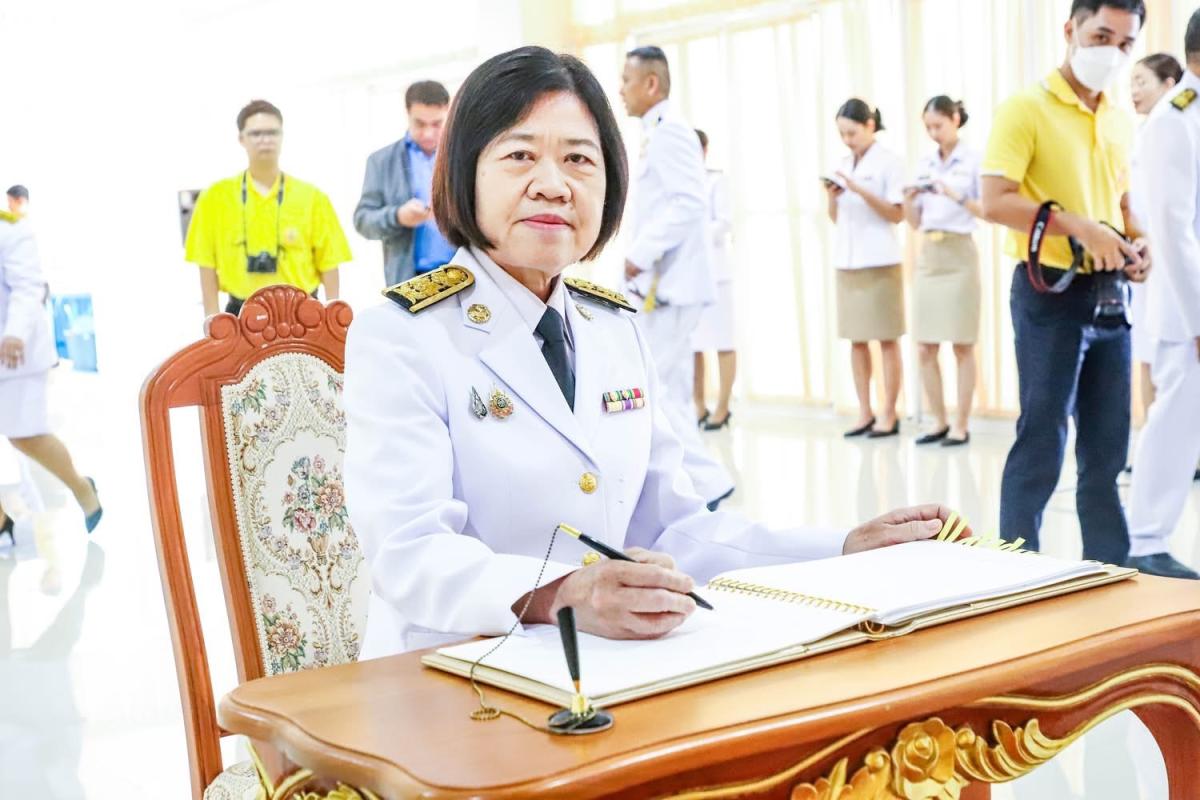 อบจ.ตาก เข้าร่วมพิธีลงนามถวายพระพรชัยมงคล เนื่องในโอกาสวันฉัตรมงคล ประจำปี พ.ศ.2568 