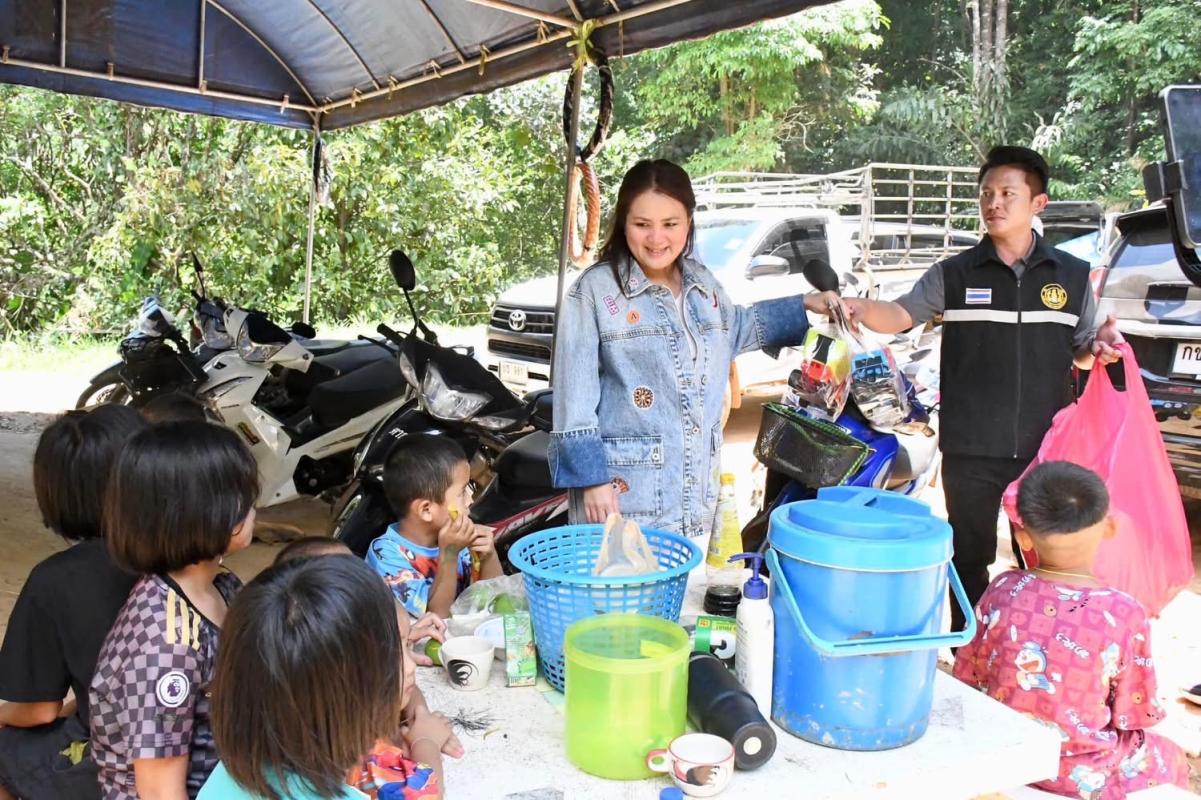 ความน่ารัก ???? ระหว่างเส้นทางการทำงานในพื้นที่ อ.ท่าสองยาง จ.ตาก