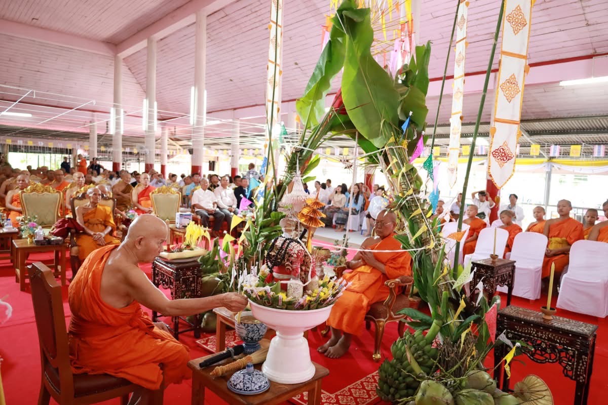อบจ.ตาก ร่วมพิธีทำบุญสถาปนาโรงเรียนพลูหลวงวิทยา