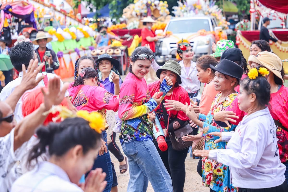  อบจ.ตาก  สนับสนุนงบประมาณเพิ่ม เป็นจำนวนเงิน 200,000 บาท ร่วมสืบสานประเพณีบุญบั้งไฟ