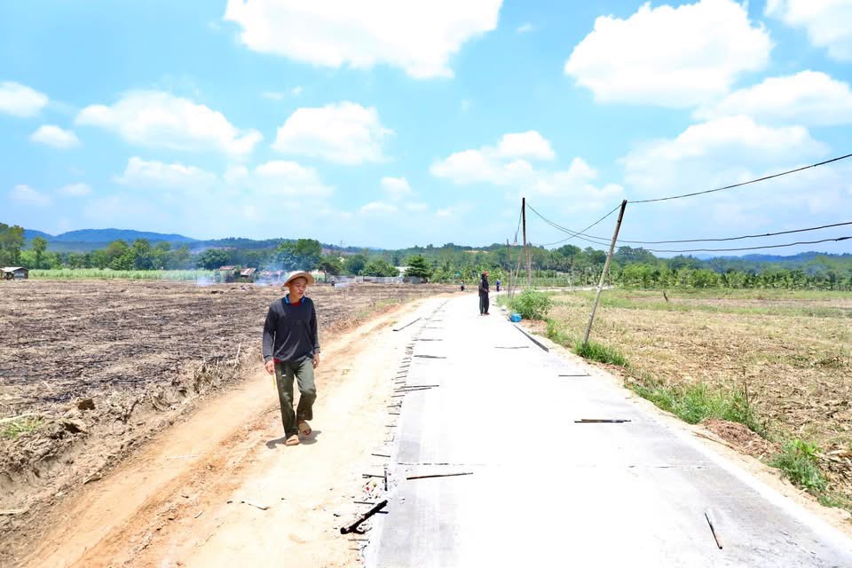 นายก อบจ.ตาก ลงพื้นที่ตรวจติดตาม โครงการถนน งบประมาณ 477,000 บาท