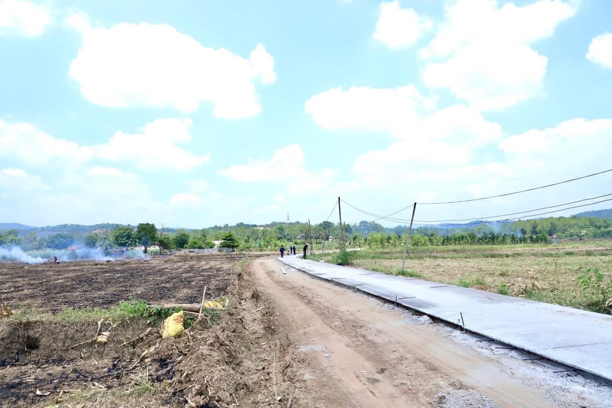 นายก อบจ.ตาก ลงพื้นที่ตรวจติดตาม โครงการถนน งบประมาณ 477,000 บาท