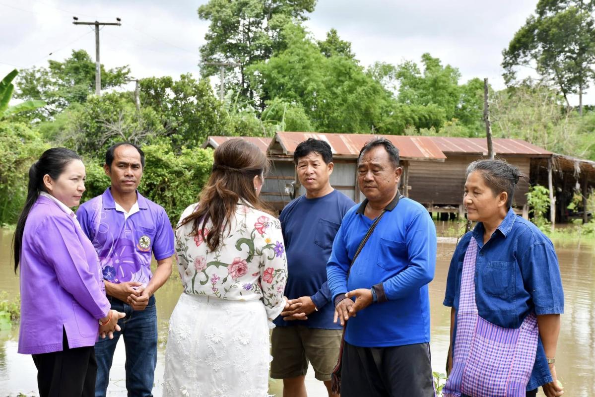 นายกจอย ลงพื้นที่ตรวจสอบสถานการณ์น้ำท่วม หมู่ 11 ต.โป่งแดง อ.เมือง จ.ตาก