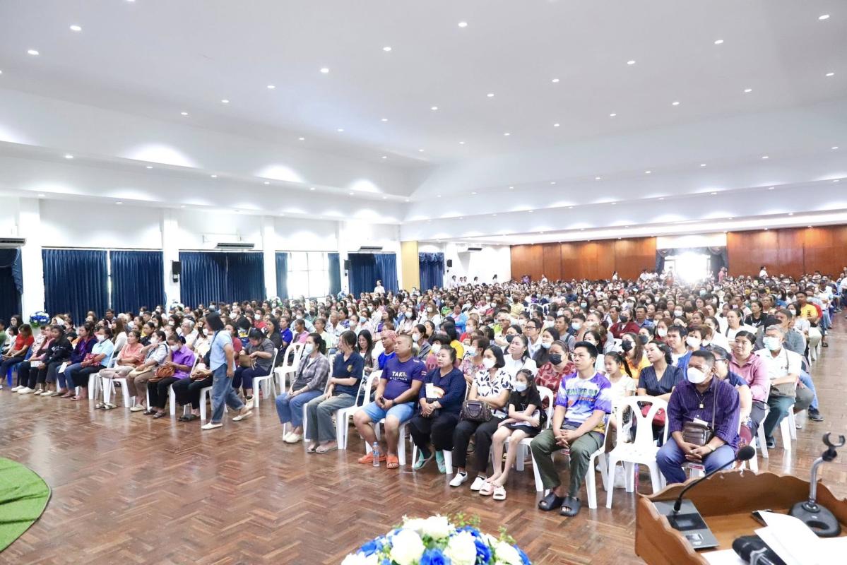 นายก.จอย นายก อบจ.ตาก พบปะผู้ปกครอง โรงเรียนผดุงปัญญาพร้อมมอบงบประมาณสนับสนุน