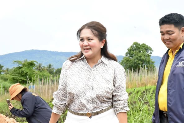 นายกจอย ลงพื้นที่ตรวจติดตามการทำงานของเครื่องจักรกลในพื้นที่ อ.พบพระ จ.ตาก 