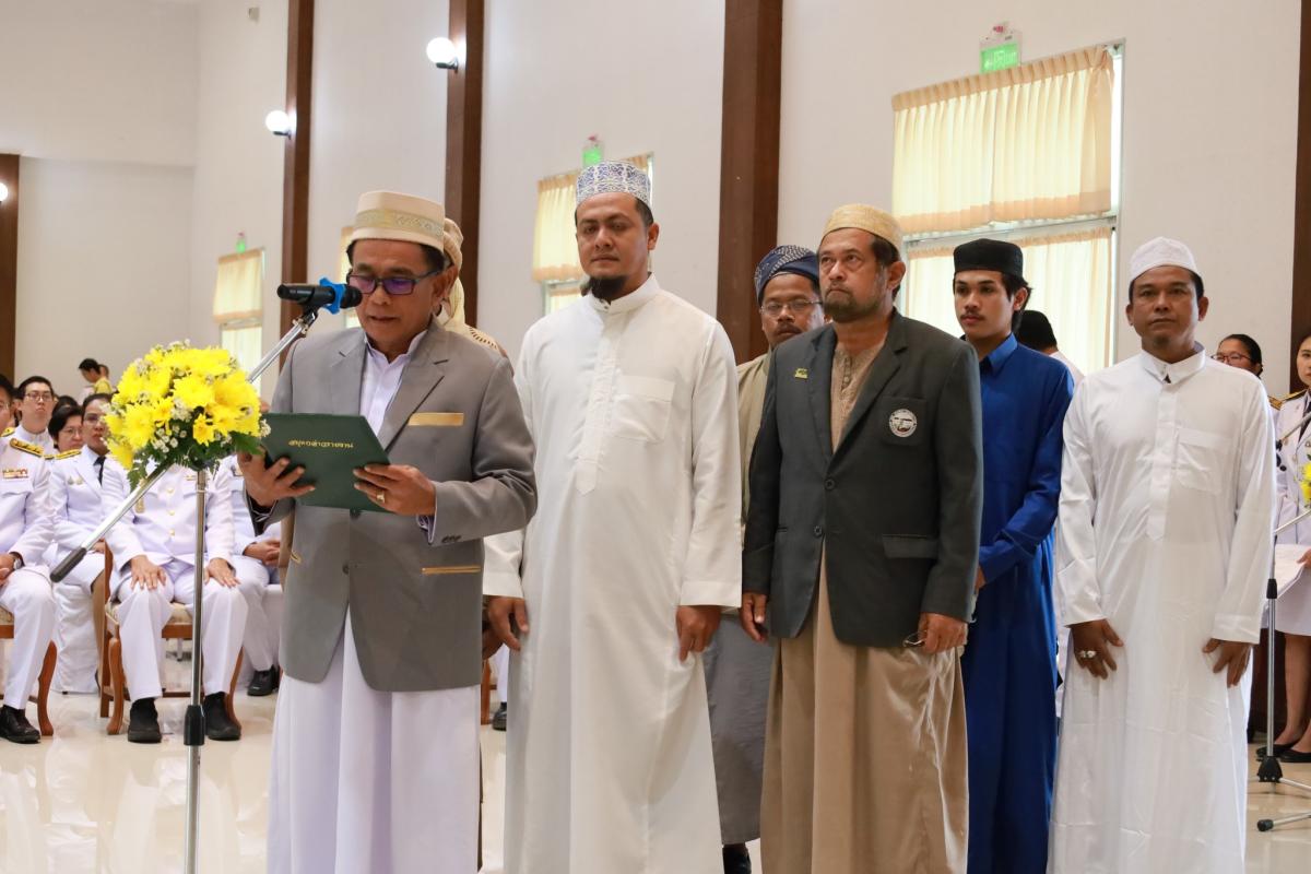 ร่วมพิธีเจริญพระพุทธมนต์และทําบุญตักบาตร (ข้าวสาร อาหารแห้ง) ถวายพระราชกุศล เฉลิมพระเกียรติพระบาทสมเด็จพระเจ้าอยู่หัว เนื่องในโอกาสวันเฉลิมพระชนมพรรษา ๒๘ กรกฎาคม ๒๕๖๘ 