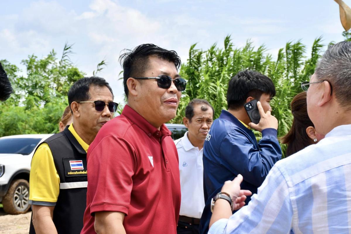 นายกจอย (นายก อบจ.ตาก) สนับสนุนเครื่องจักรกลพร้อมน้ำมันเชื้อเพลิง 105,000 บาท ในพื้นที่ ต.ทุ่งกระเชาะ อ.บ้านตาก 